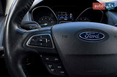 Седан Ford Focus 2015 в 