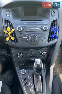 Седан Ford Focus 2015 в 