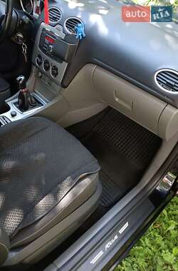 Хэтчбек Ford Focus 2010 в 