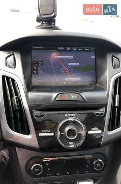 Хэтчбек Ford Focus 2012 в 