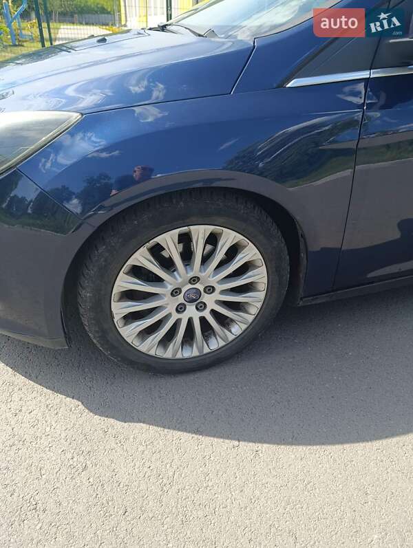 Седан Ford Focus 2011 в Шептицькому