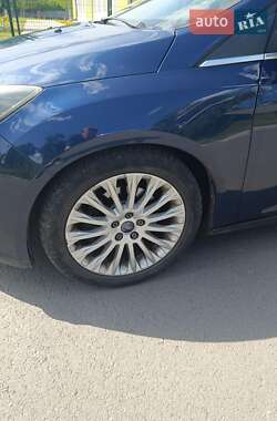Седан Ford Focus 2011 в 