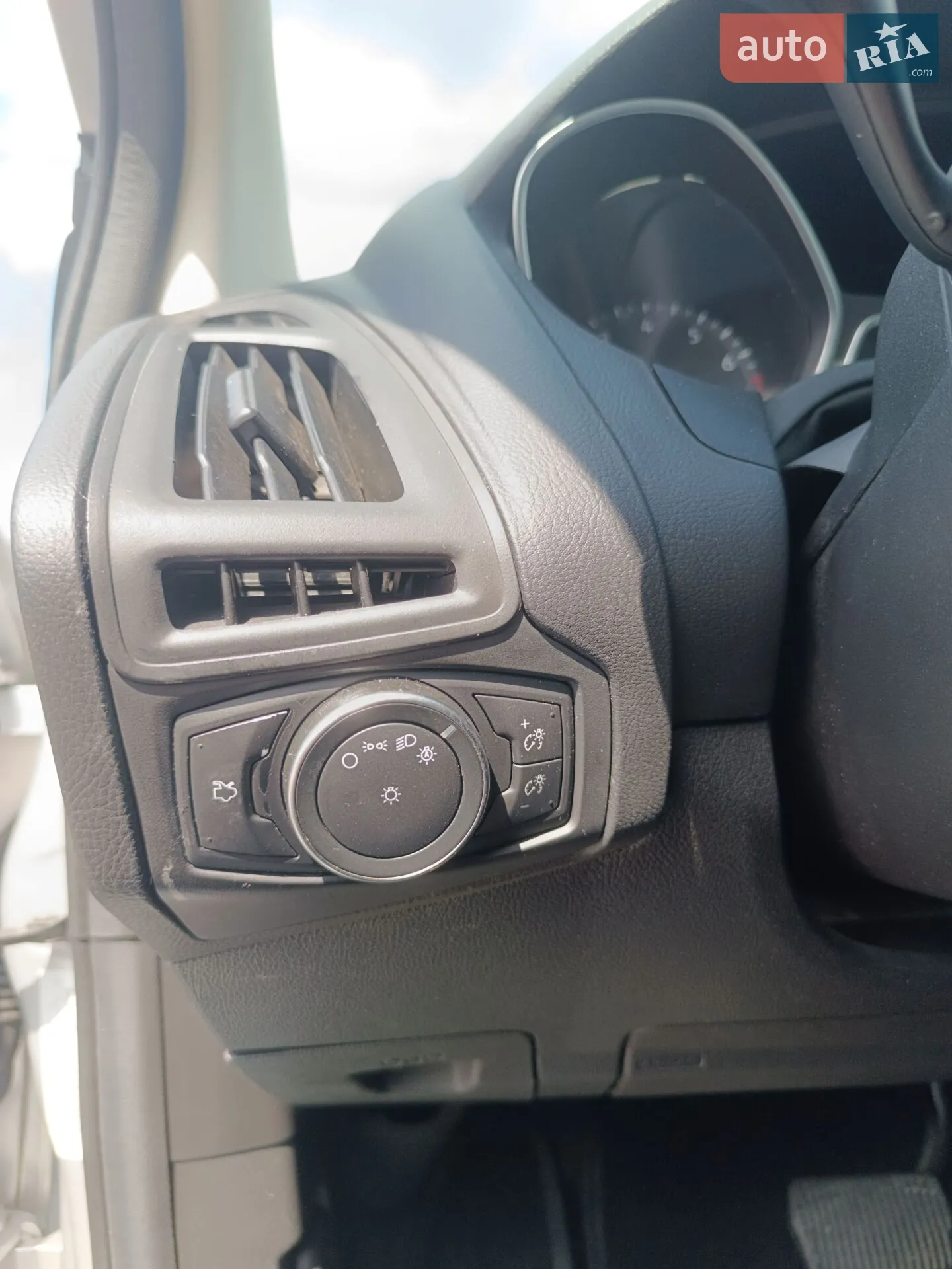 2017 Ford Focus - мініатюра 18