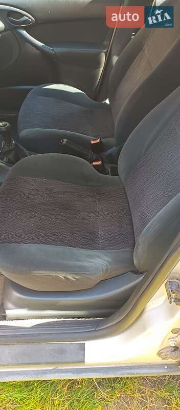 Хэтчбек Ford Focus 1999 в Черновцах