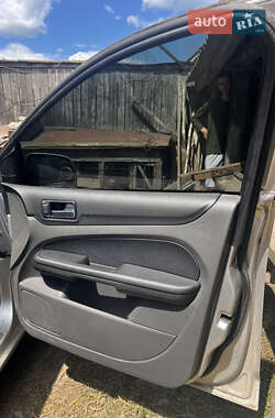 Хэтчбек Ford Focus 2006 в 