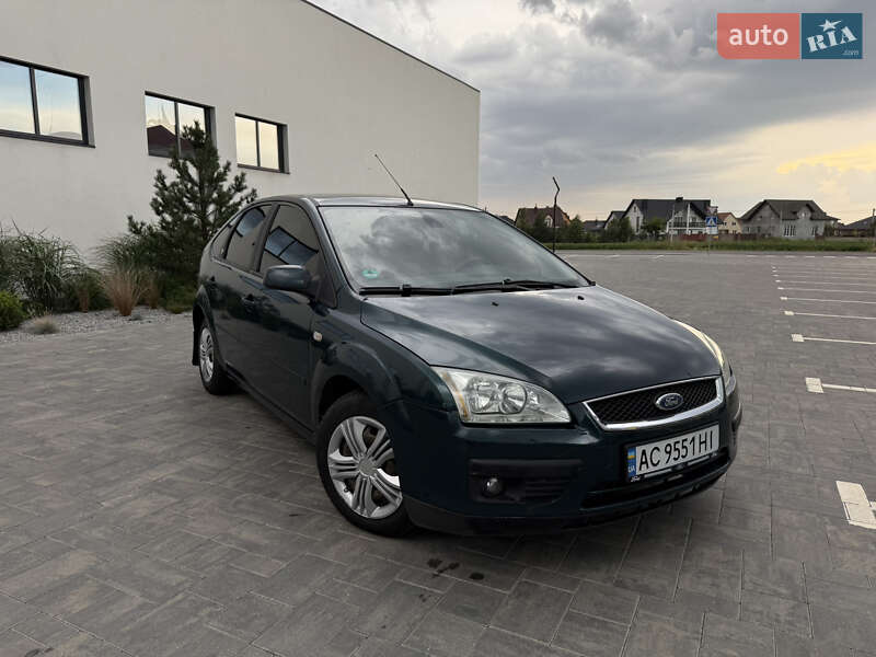 Хэтчбек Ford Focus 2005 в 
