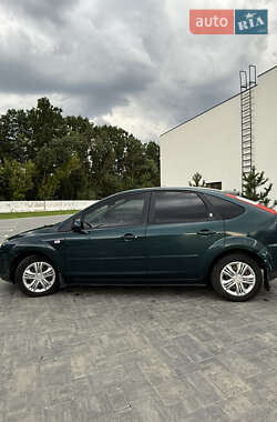 Хэтчбек Ford Focus 2005 в 