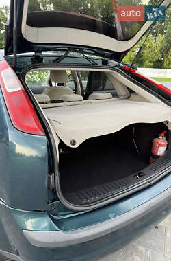 Хэтчбек Ford Focus 2005 в 