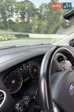 Хэтчбек Ford Focus 2005 в 