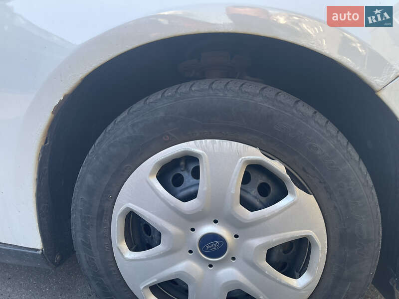 Седан Ford Focus 2015 в Горишних Плавнях