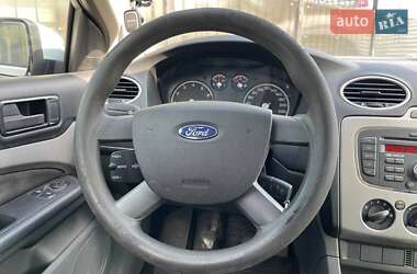 Хэтчбек Ford Focus 2011 в 