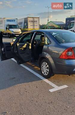 Седан Ford Focus 2005 в 