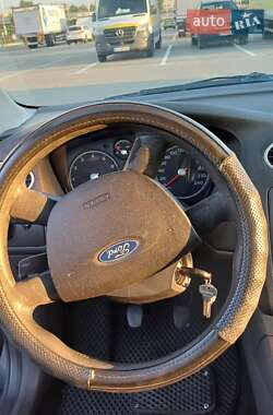 Седан Ford Focus 2005 в 