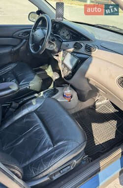 Седан Ford Focus 2000 в 