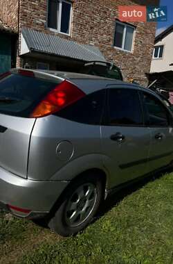 Хэтчбек Ford Focus 2001 в 