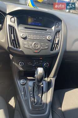 Седан Ford Focus 2015 в 