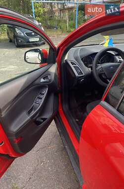 Седан Ford Focus 2015 в 
