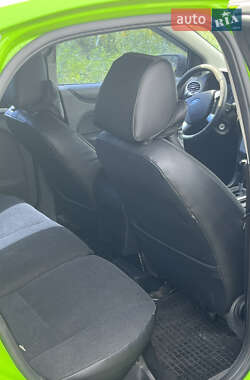 Хэтчбек Ford Focus 2005 в 