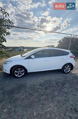 Хэтчбек Ford Focus 2012 в 