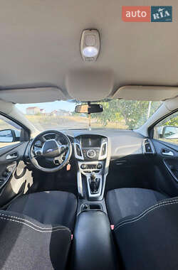 Хэтчбек Ford Focus 2012 в 