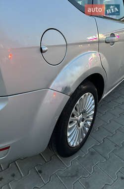 Хэтчбек Ford Focus 2010 в 