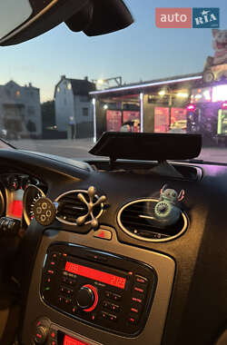 Хэтчбек Ford Focus 2010 в 