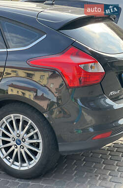 Хэтчбек Ford Focus 2012 в 