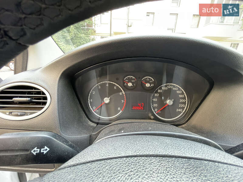 Хэтчбек Ford Focus 2011 в Киеве