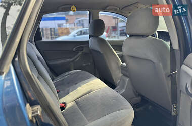 Седан Ford Focus 2000 в 