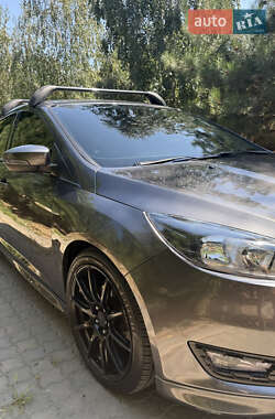 Седан Ford Focus 2015 в 
