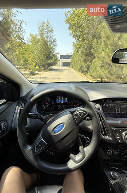 Седан Ford Focus 2015 в 