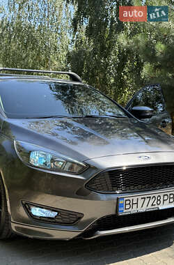 Седан Ford Focus 2015 в 