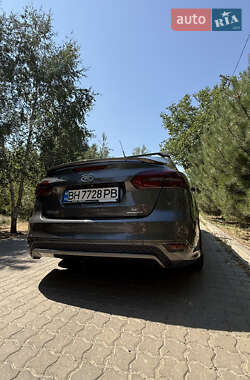 Седан Ford Focus 2015 в 