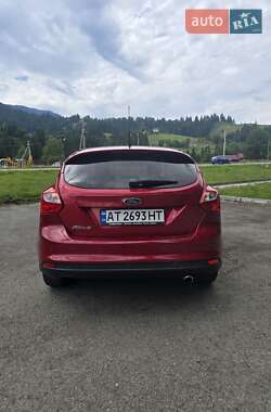Хэтчбек Ford Focus 2011 в 