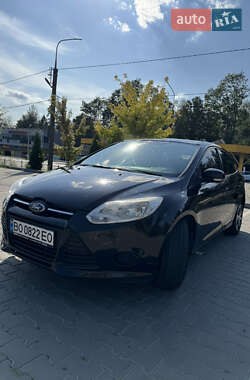 Хэтчбек Ford Focus 2012 в 