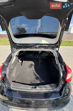 Хэтчбек Ford Focus 2012 в 