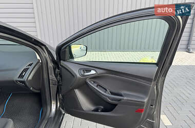 Седан Ford Focus 2015 в 
