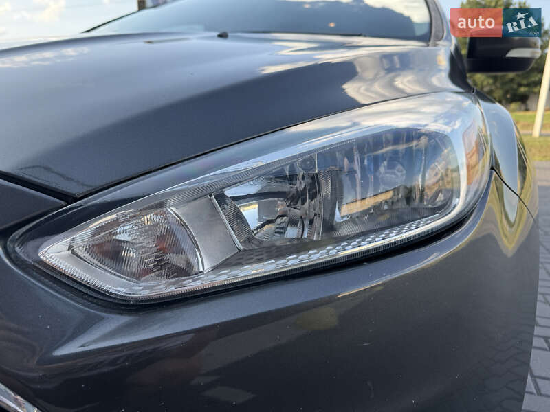 Седан Ford Focus 2015 в Кропивницком