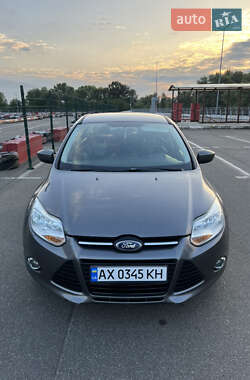 Хэтчбек Ford Focus 2012 в 