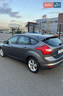 Хэтчбек Ford Focus 2012 в 