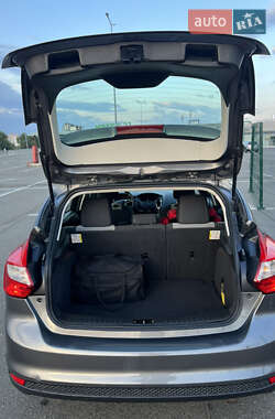 Хэтчбек Ford Focus 2012 в 