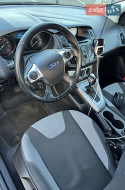Хэтчбек Ford Focus 2012 в 