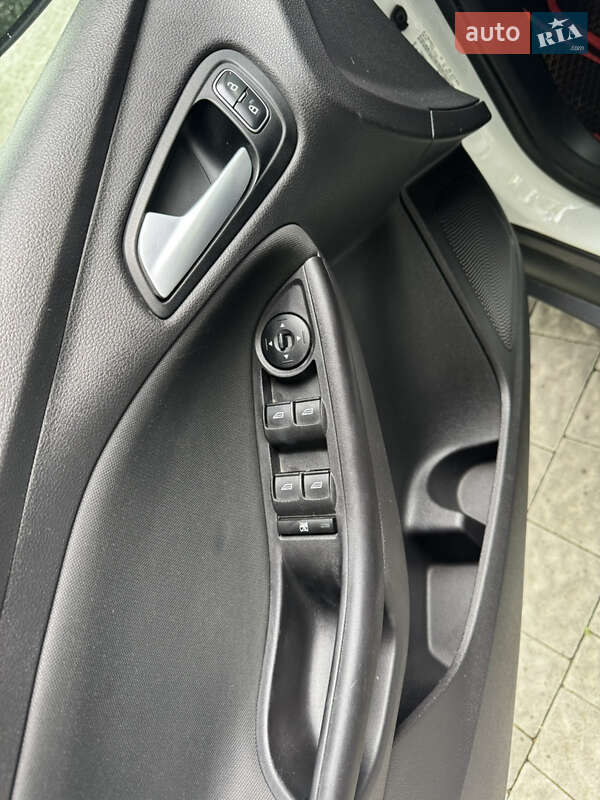 Хэтчбек Ford Focus 2015 в Львове