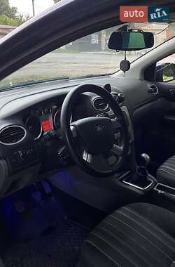 Хэтчбек Ford Focus 2011 в 
