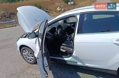 Хэтчбек Ford Focus 2011 в 