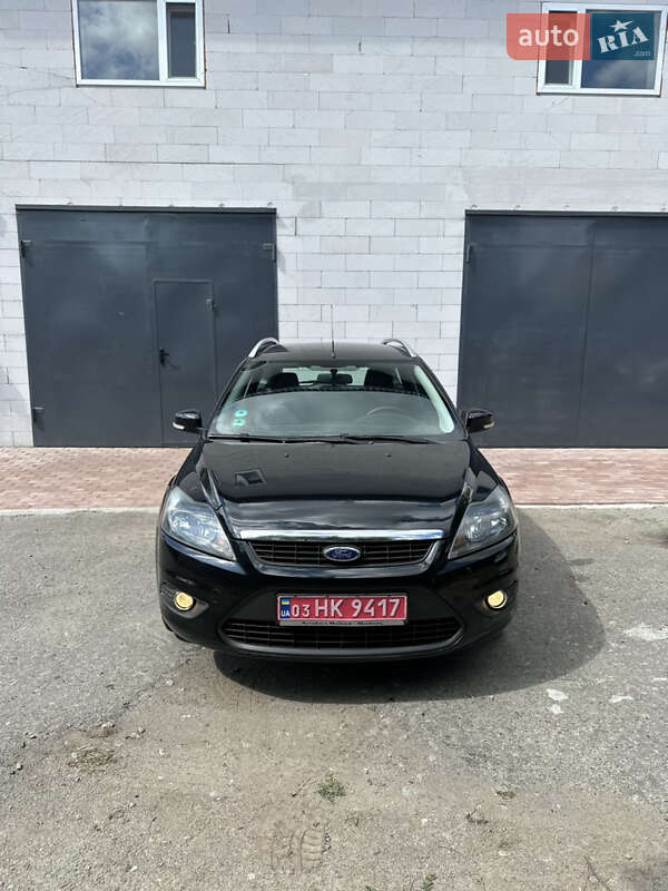 Универсал Ford Focus 2010 в Хороле