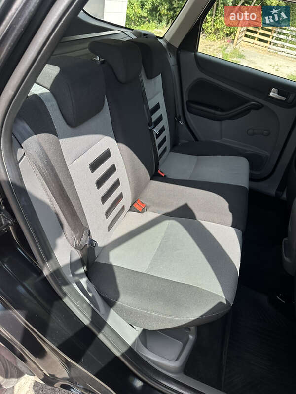 Универсал Ford Focus 2010 в Хороле