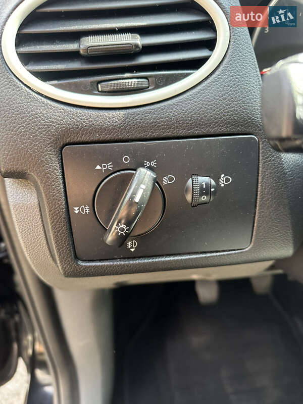 Универсал Ford Focus 2010 в Хороле