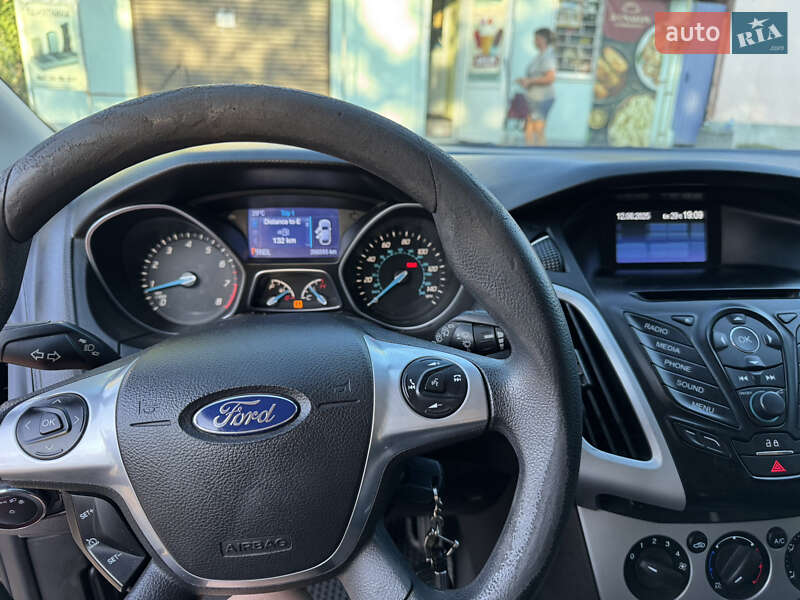 Хэтчбек Ford Focus 2013 в 