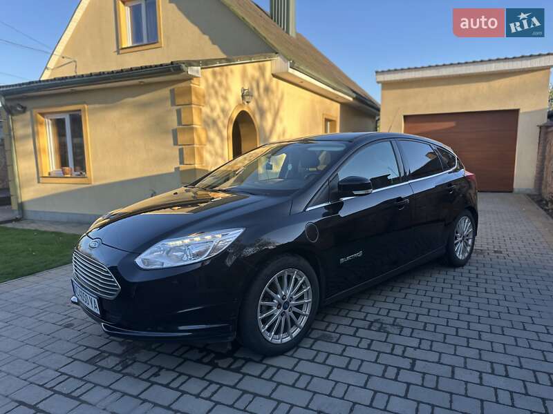 Хэтчбек Ford Focus 2013 в 